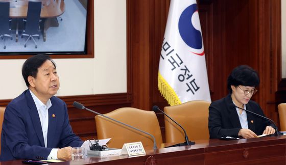 비상경제본부 회의 모두 발언하는 구윤철 부총리