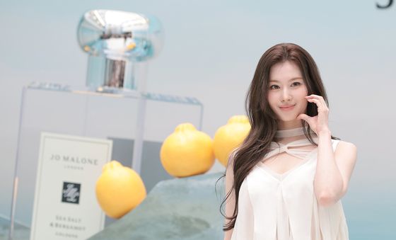 트와이스 사나, 안구정화 미소