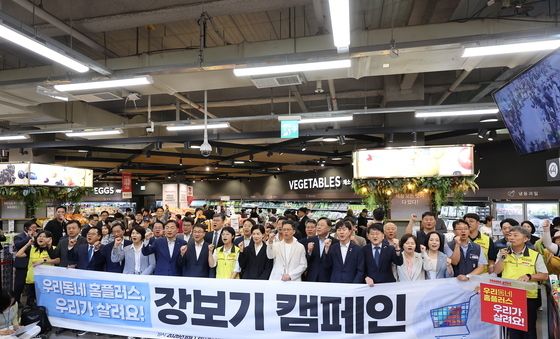 '우리 동네 홈플러스, 우리가 살려요!'