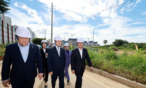 창릉 공공주택지구 공사현장 살펴보는 장동혁 대표