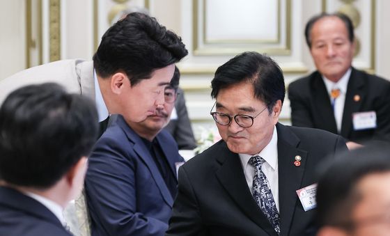 인사 나누는 우원식·강훈식