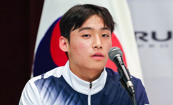 각오 밝히는 김영하