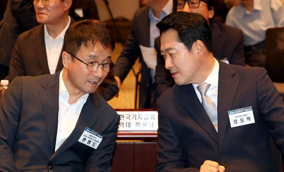 대화하는 한병도 당대표 직무대행과 장동혁 대표