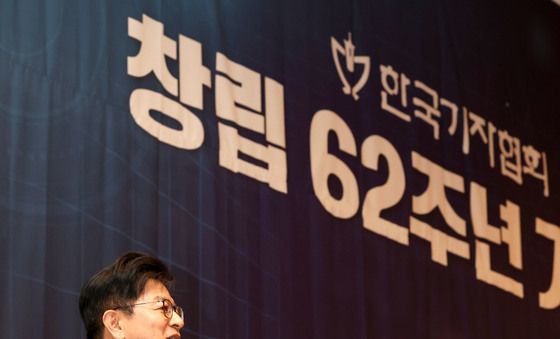 李대통령 축사 대독하는 성기홍 홍보소통수석