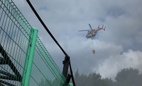 '대응 1단계 발령' 소방 헬기 투입된 진천 화재 공장