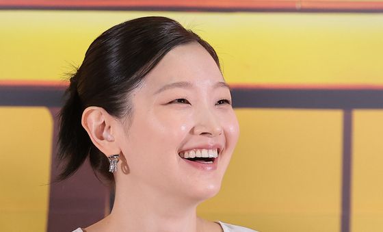 환한 미소 짓는 박소담
