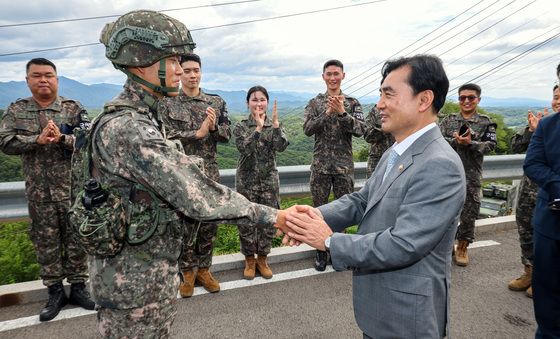 안규백 국방부 장관, 육군 5사단 GP 현장방문