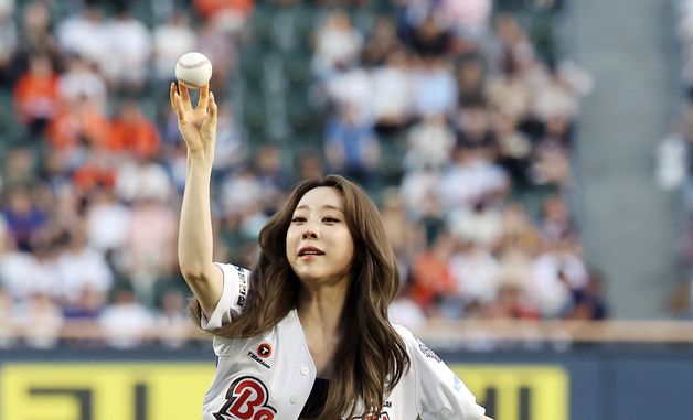 유연정, 두산 승리 기원 시구
