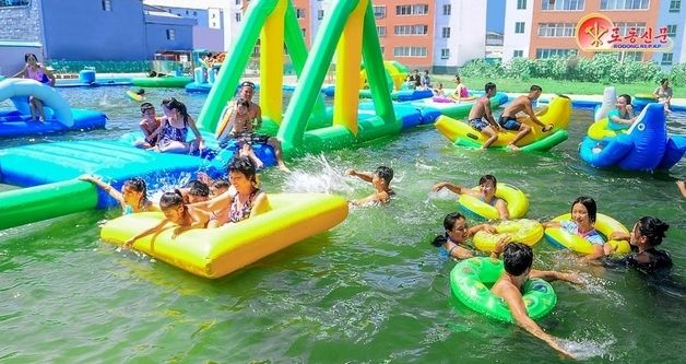北, 남포시 물놀이장 신규 개장… 여름 만끽하는 북한 주민들