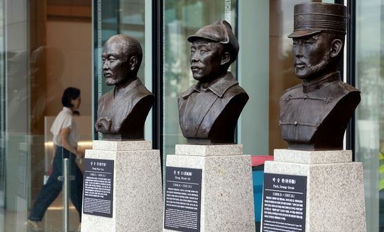 홍범도 장군 등 13명의 호국 위인 흉상 '4년3개월 만에 다시 국방부로'