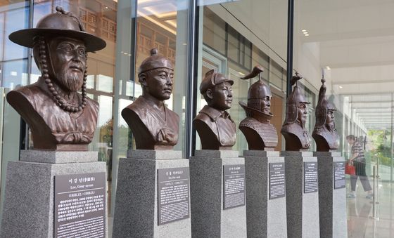 국방부 청사로 돌아온 호국영웅들의 흉상