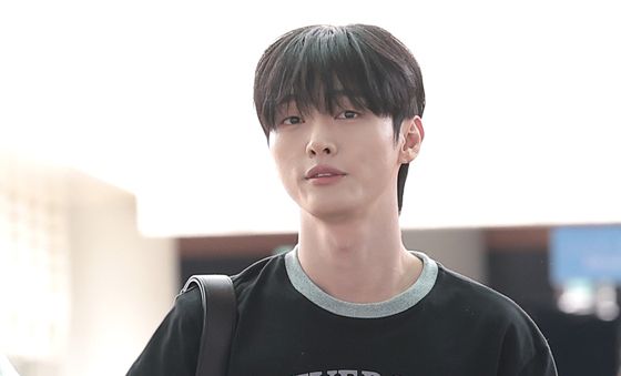워너원 윤지성, 케이콘 잘 다녀 올게요