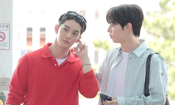 배진영 챙기는 황민현