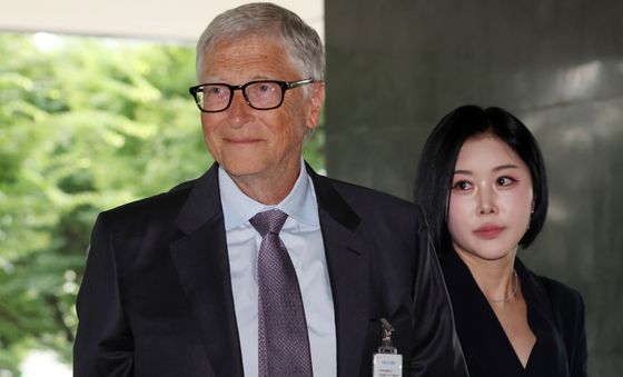 정부서울청사 들어서는 빌 게이츠