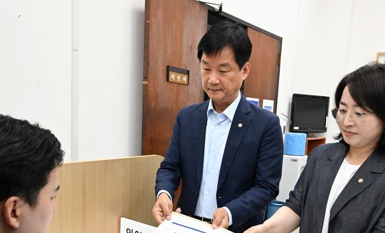 더불어민주당, '5·18 왜곡·폄훼' 이진숙 의원 제명 촉구 결의안 의안과 제출