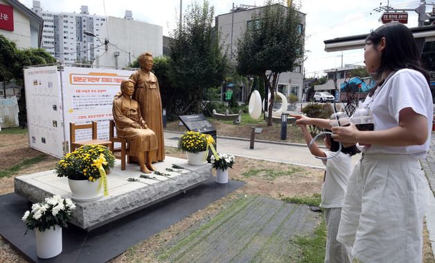 \'전남광주 남구 평화의 소녀상 보러\'