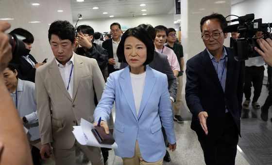 이진숙 의원 "취재진 질문 안 받습니다"