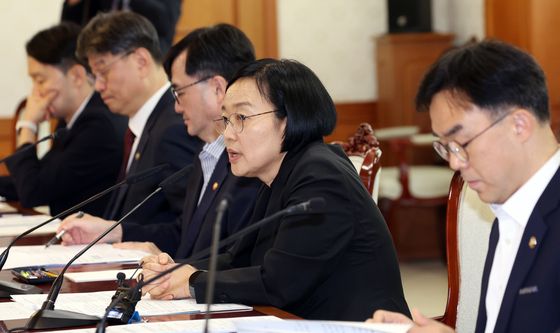 주택 신속공급 점검 회의 주재하는 한성숙 총리
