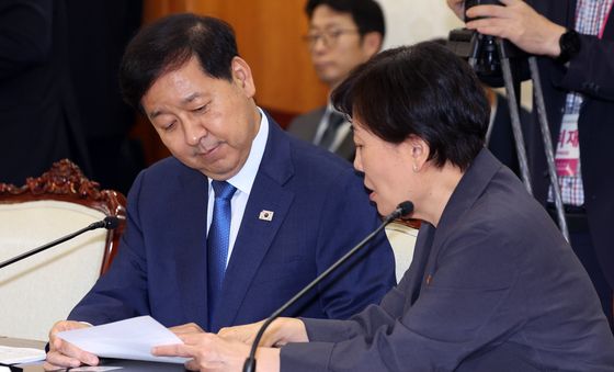 대화하는 구윤철·송미령