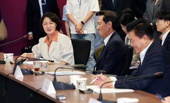 인사말하는 추미애 경기도지사