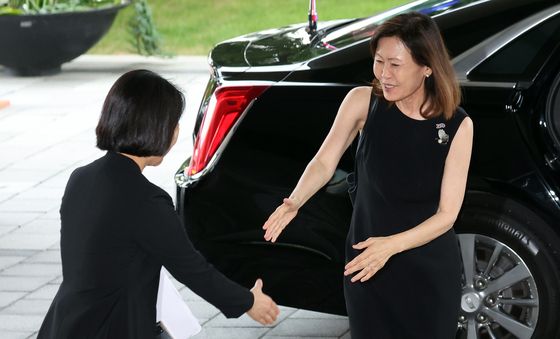 미셸 스틸 대사·김정관 장관, 한미 통상 현안 논의