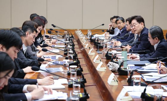 청년정책 전문가 간담회 참석한 이재명 대통령