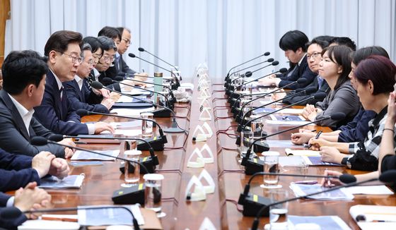 청년정책 전문가 간담회 참석한 이재명 대통령
