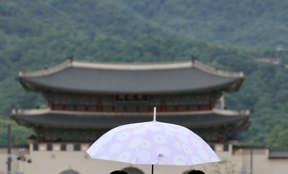 비 내리는 광화문광장