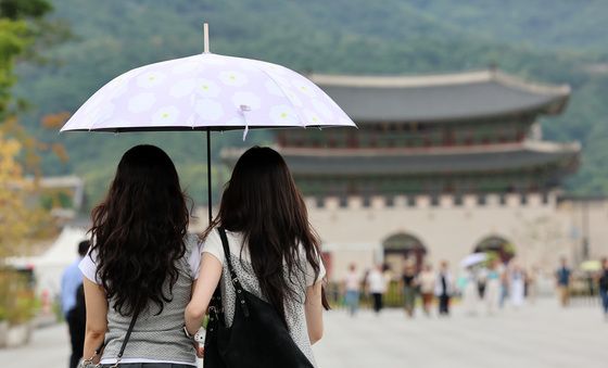 비 내리기 시작하는 서울, 광복절 연휴기간 많은 비