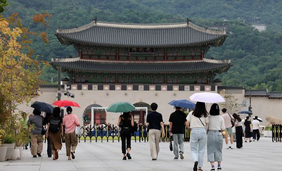 비 내리는 광화문광장