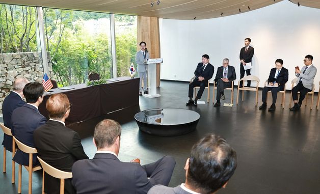 발언하는 김정관 장관