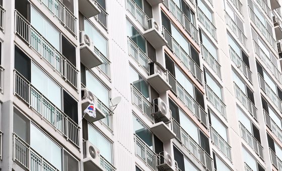 광복절 홀로 휘날리는 태극기