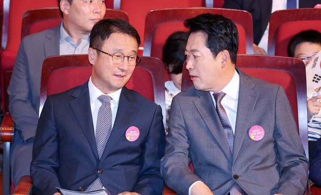 대화하는 한병도·장동혁