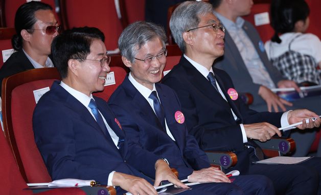 대화하는 조정식 국회의장·조희대 대법원장