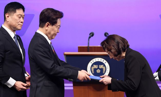 이재명 대통령, 백범 김구 선생 부인 고 최준례 여사에게 건국훈장 애족장 수여