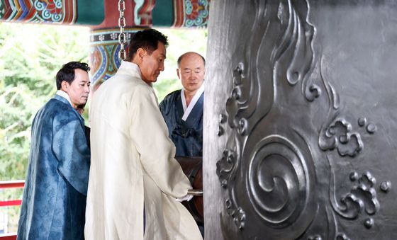 보신각에서 광복절 기념 타종하는 오세훈 시장