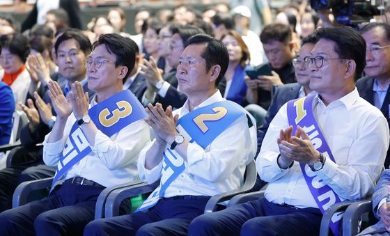 박수치는 세 후보