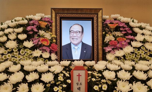 '전설의 4할 타자' 백인천 전 감독 별세