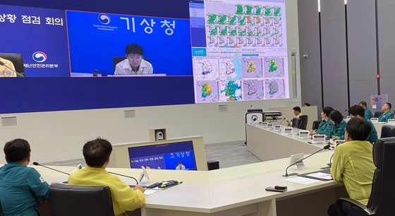 호우 대처 상황 점검회의 주재하는 김광용 재난안전관리본부장