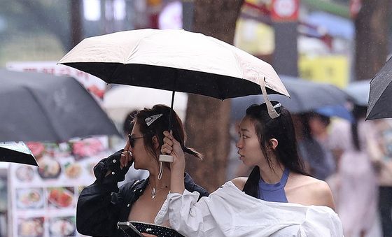 비 내리며 잠시 쉬어가는 무더위