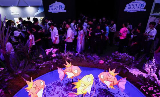인산인해 이루는 포켓몬 30주년 행사