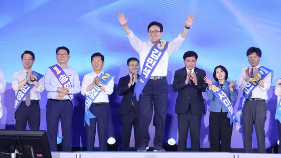 김민석 후보 '두팔 번쩍'