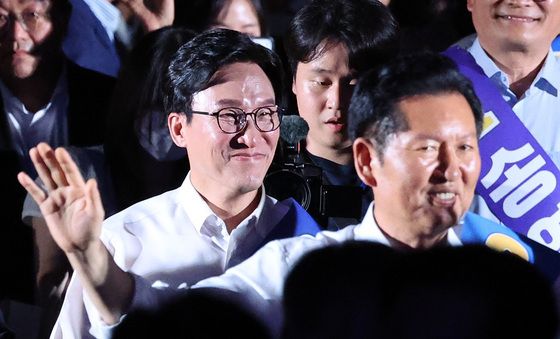 합동연설회 입장하는 김민석·정청래