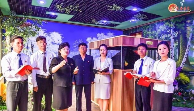 北, "교원 양성에 힘 쏟는다"…사리원교원대 학생들