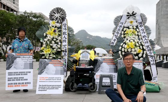 기자회견하는 김현수 전국가습기살균제참사피해자연대 사무처장