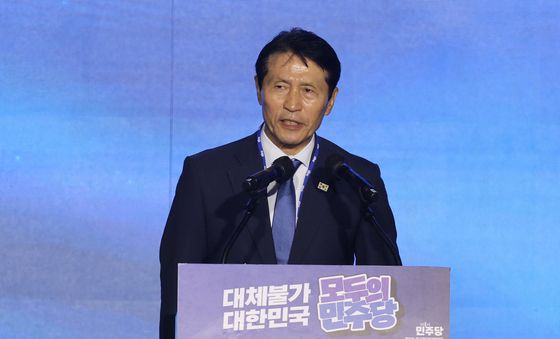 인사말하는 이학영 위원장
