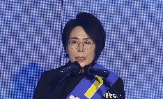 정견발표하는 최민희 후보