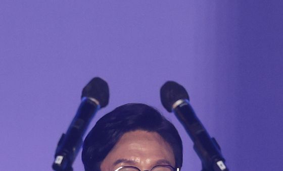 단상 향하는 김민석 후보