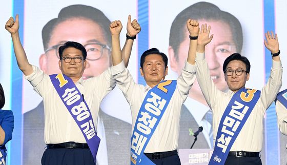 민주당 당대표 후보 '손 번쩍'