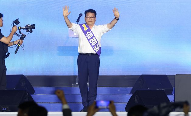 인사하는 송영길 후보